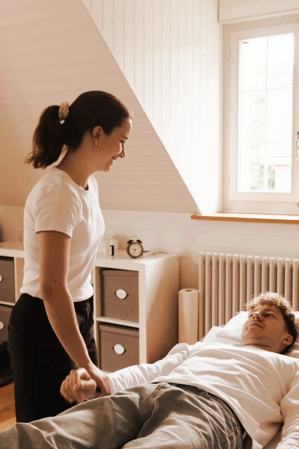 Luana smiling during a treatment
